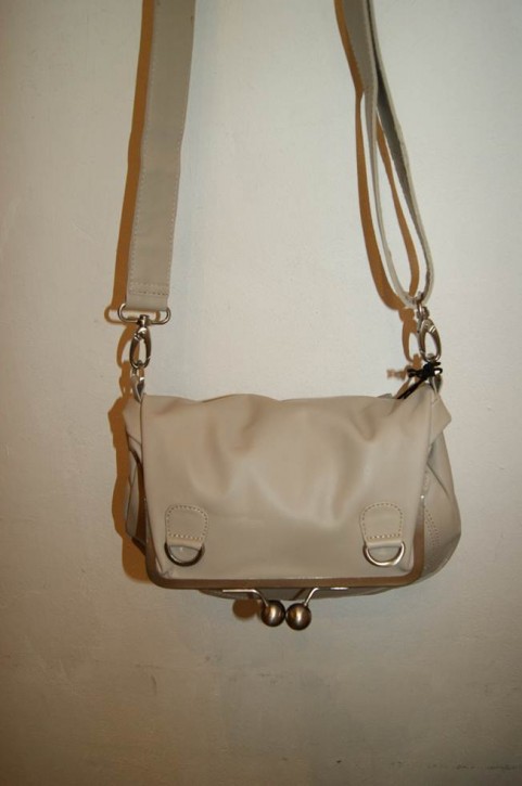 STICKS AND STONES DAMENTASCHE CANNES FARBE LIGHT TAUBE