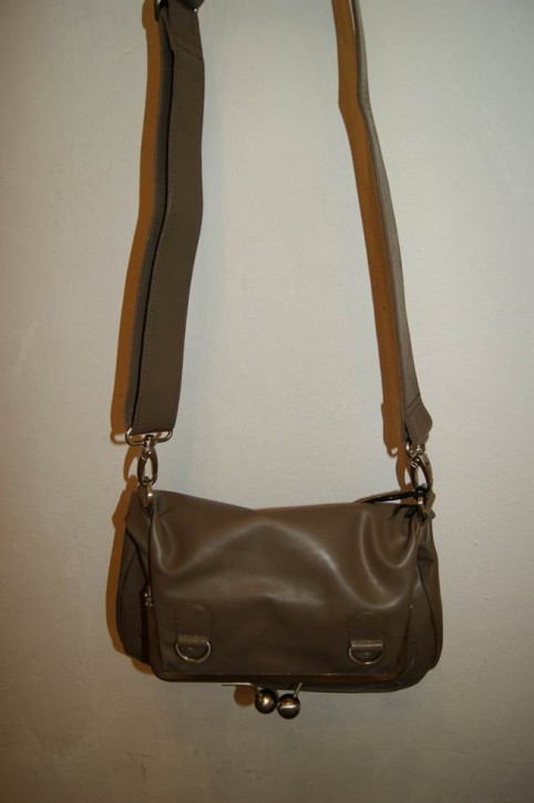 STICKS AND STONES DAMENTASCHE CANNES FARBE TAUPE