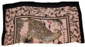 Baldessarini  Tuch Carre 140 X 140 aus Viskose Farbe fair orchid leo 7011